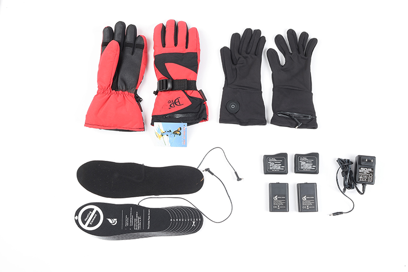 Heated outdoor gloves